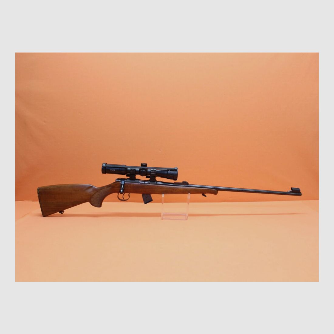 Zbrojovka Brno repeating rifle .22lr Zbrojovka Brno 2-E: 63cm barrel, front sight holder with bar sight/sight protection, sliding sight missing(!), system sleeve with 11mm prism rail, wooden stock with fish skin/strap brackets, 10-shot magazine