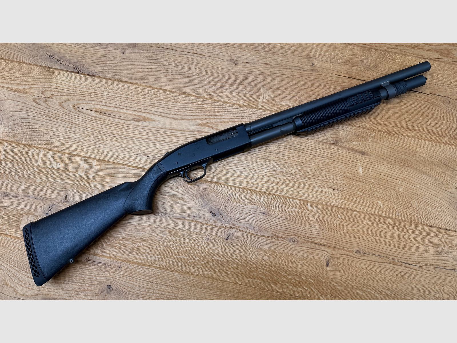 Mossberg Modell M590A1 Vorderschaftrepetierflinte / 12/76 / inkl. Magazinverlängerung / Optic Ready