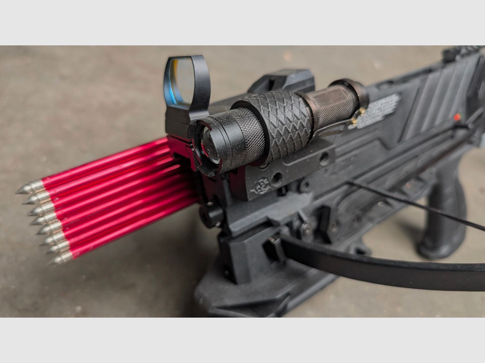 EK Archery Vlad 8-Schuss-Pistolenarmbrust mit Zubehör