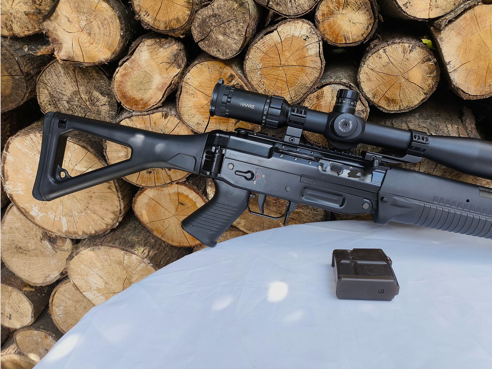 SIG 551 Sport .223Rem con Hawke Sidewinder 30 6,5-42 20x1/2 Mil DOT