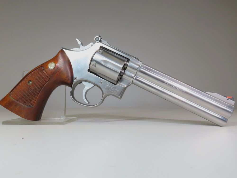Smith & Wesson 686 in 6 inches