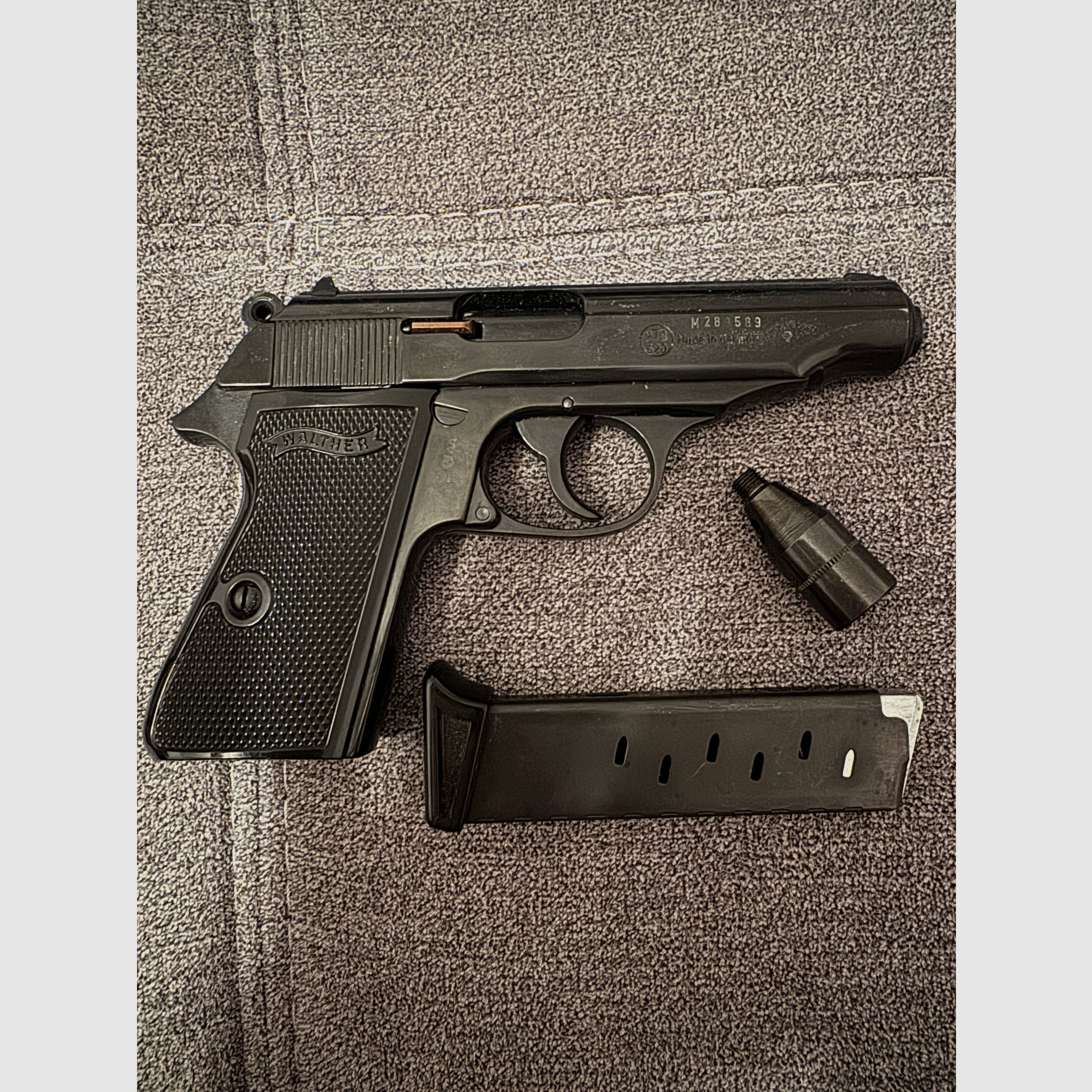 Blank pistol Walther PP (9mm P.A.K.) – Ultimate collector’s complete set with case, certificate, ammunition & pyrotechnic ammunition