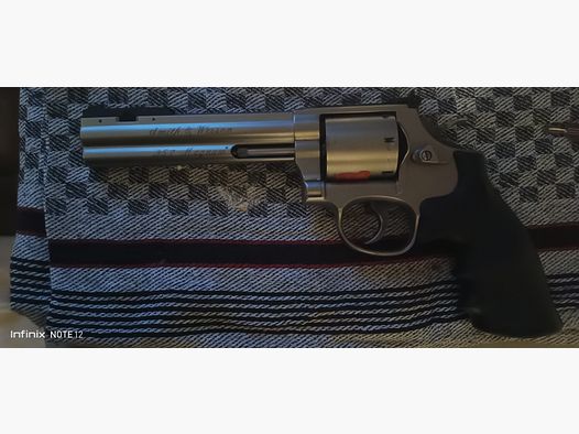 Smith & Wesson Revolver 357 mag. Silber/ Griff schwarz 