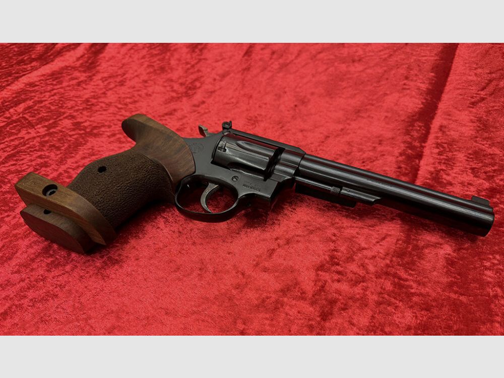 Taurus 76