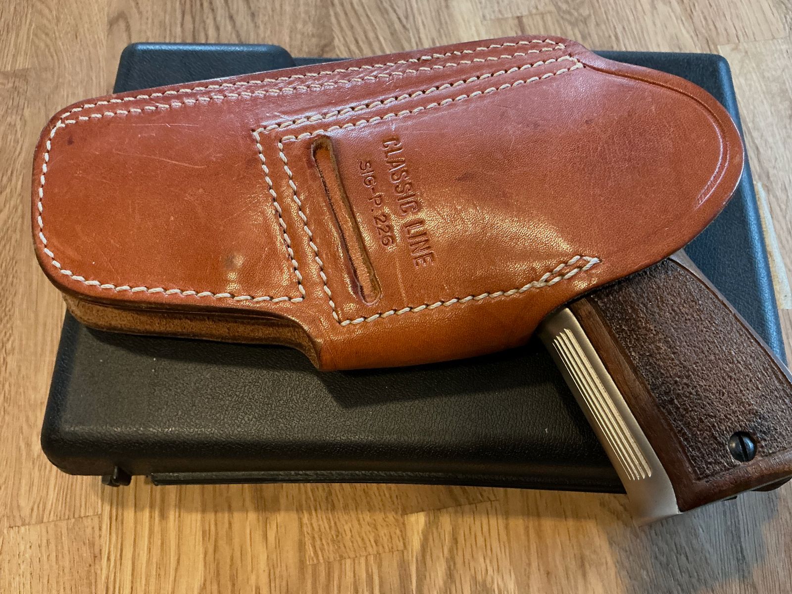 Pistol leather holster, brown, Classic Line SIG-P.226