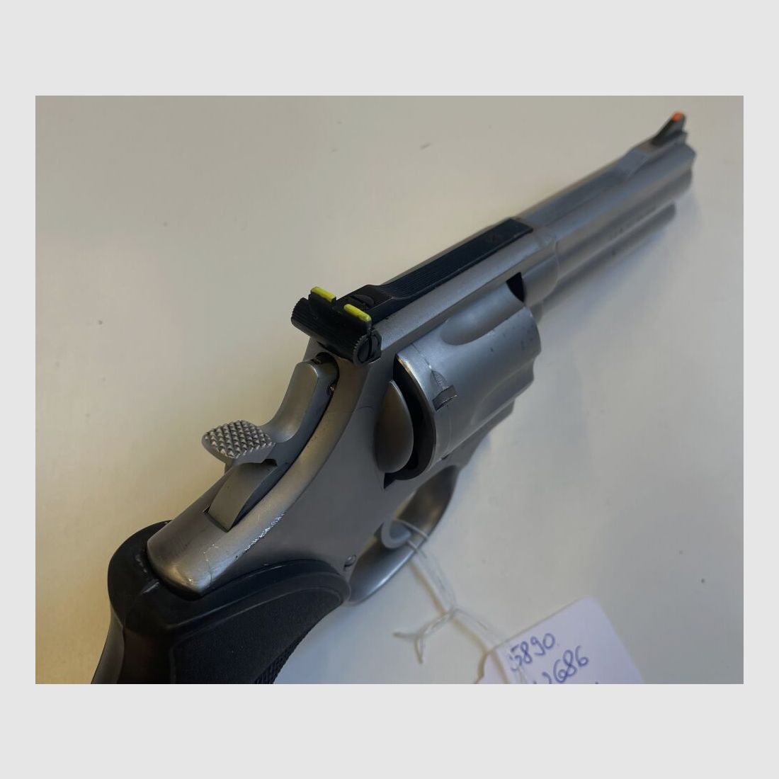 Smith + Wesson 686