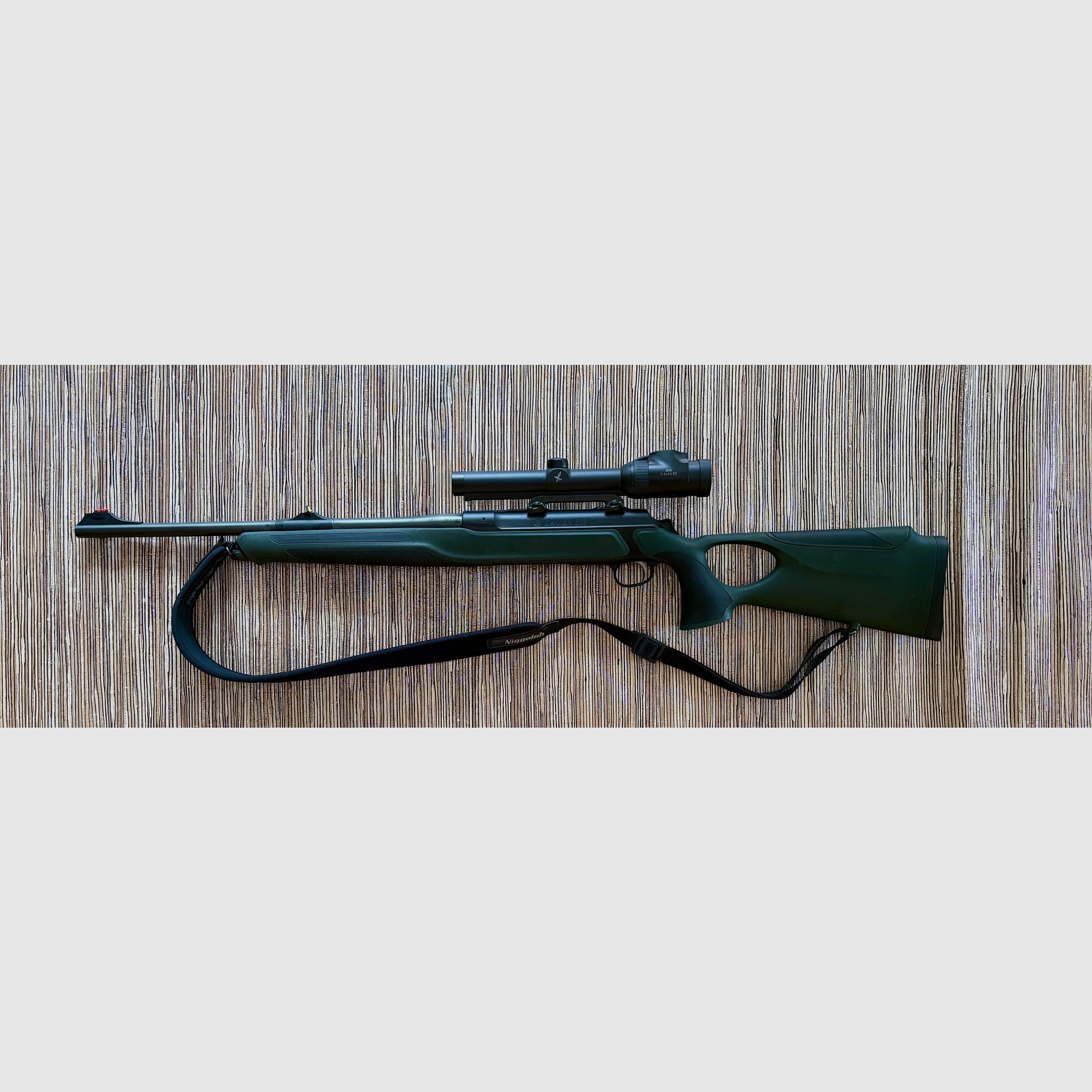 Sauer Syncro XT 303 con Swarovski Z6i 1-6 x 24 EE
