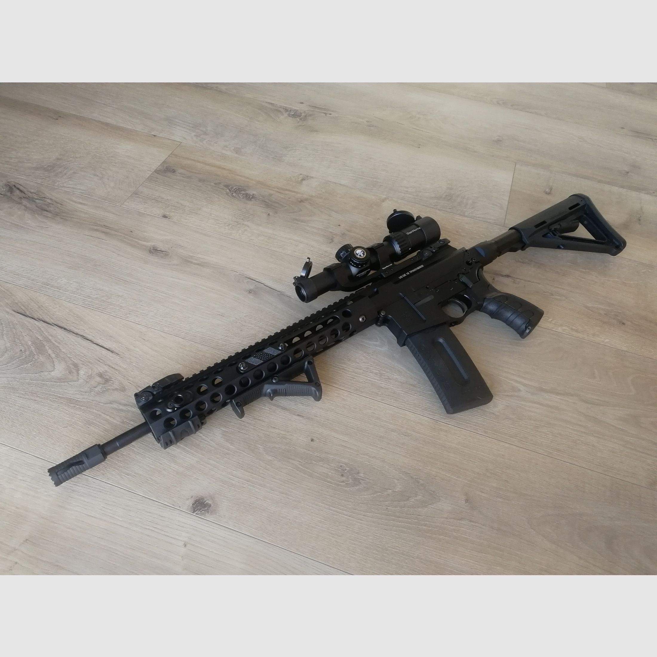 TROY Industries PAR .223 Rem. Sporting Rifle Vorderschaftrepetierbüchse "AR15 AR-15" 5,56 x 45mm NATO *WBK GELB* 1-6x24 Zielfernrohr *Pumpe * mit viel Zubehör * NEUwertig*