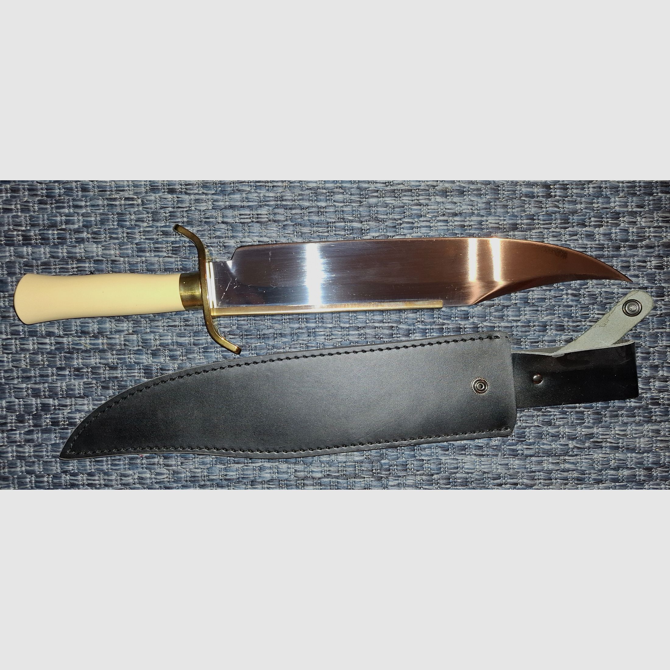 Selling Bowie knives XXL from a collection.