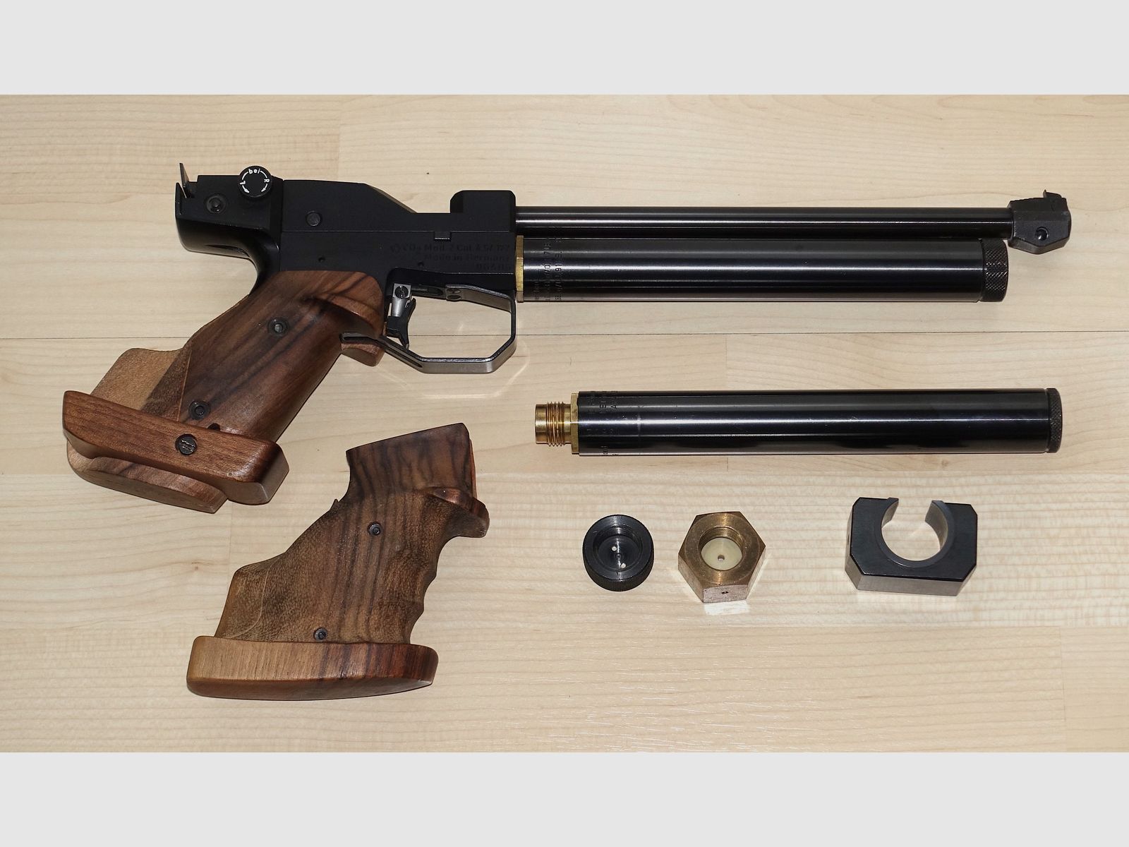 FWB LP2 match pistol in very good condition, 2 cartridges, additional weight, etc.