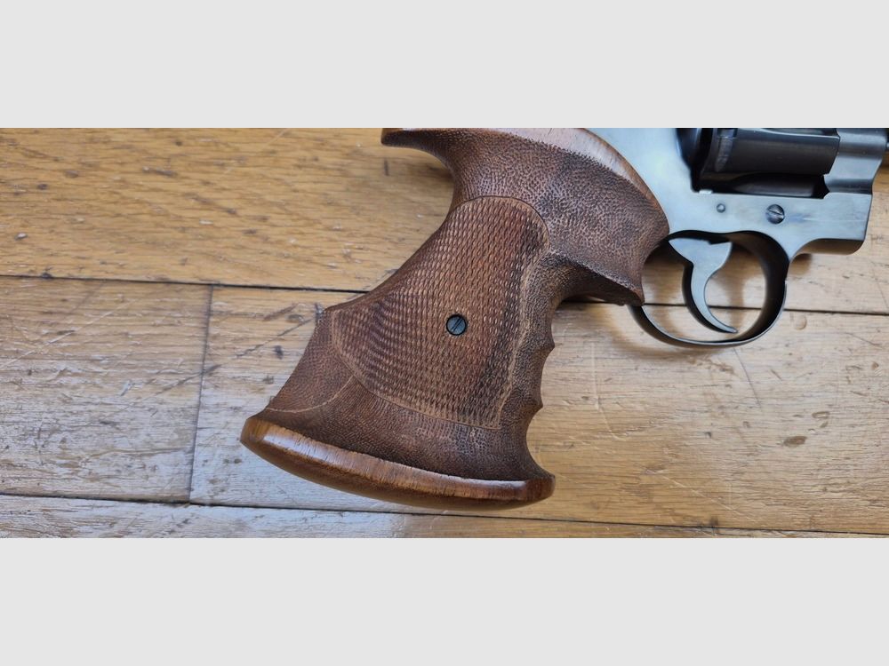 Mythos Revolver Colt Officer Model Match – Kal. 38Sp – Schwerer Lauf 6 Zoll – Waffe aus Hartford um 1960 – Ästhetik und Mechanik auf höchstem Niveau – Seltene Stück für das Schießen und Training in sehr hoher Qualität – Ausgezeichneter Zustand, fast wie neu – TBE +++, Bild 21 von 25
