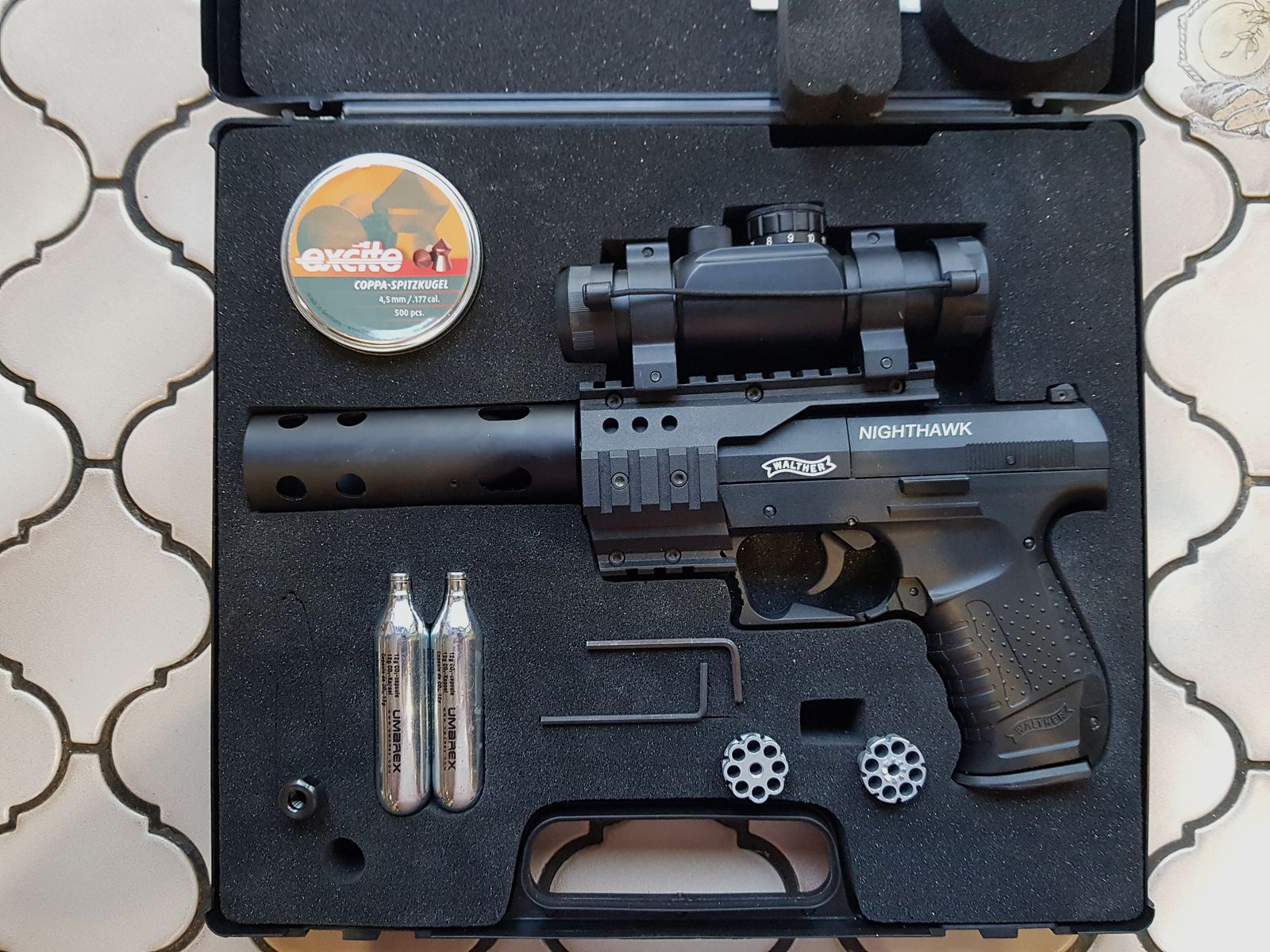 Walther Nighthawk mit Walther Top Point, Kompensator und Starterpaket