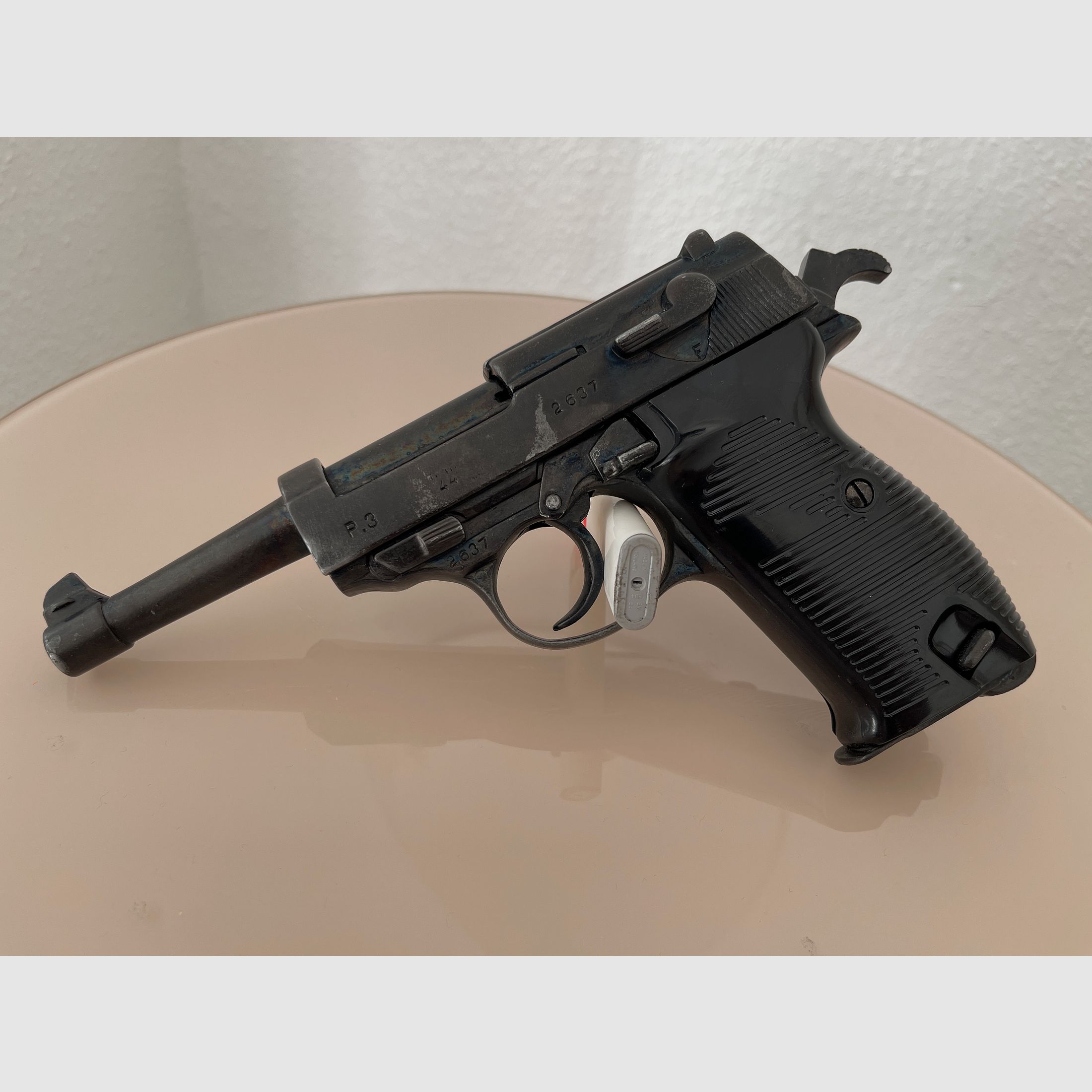 P38 decoration weapon