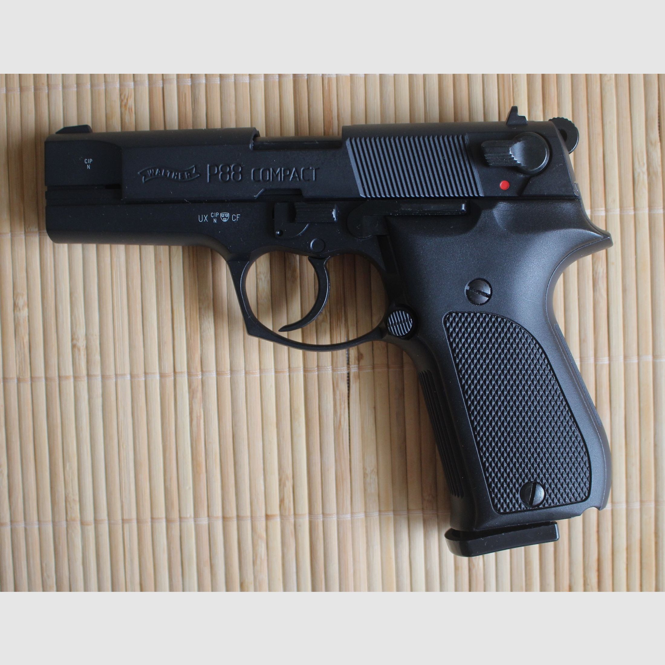 Walther P88 pistolet alarmowy Kaliber P.A.K. 9mm Brüniert