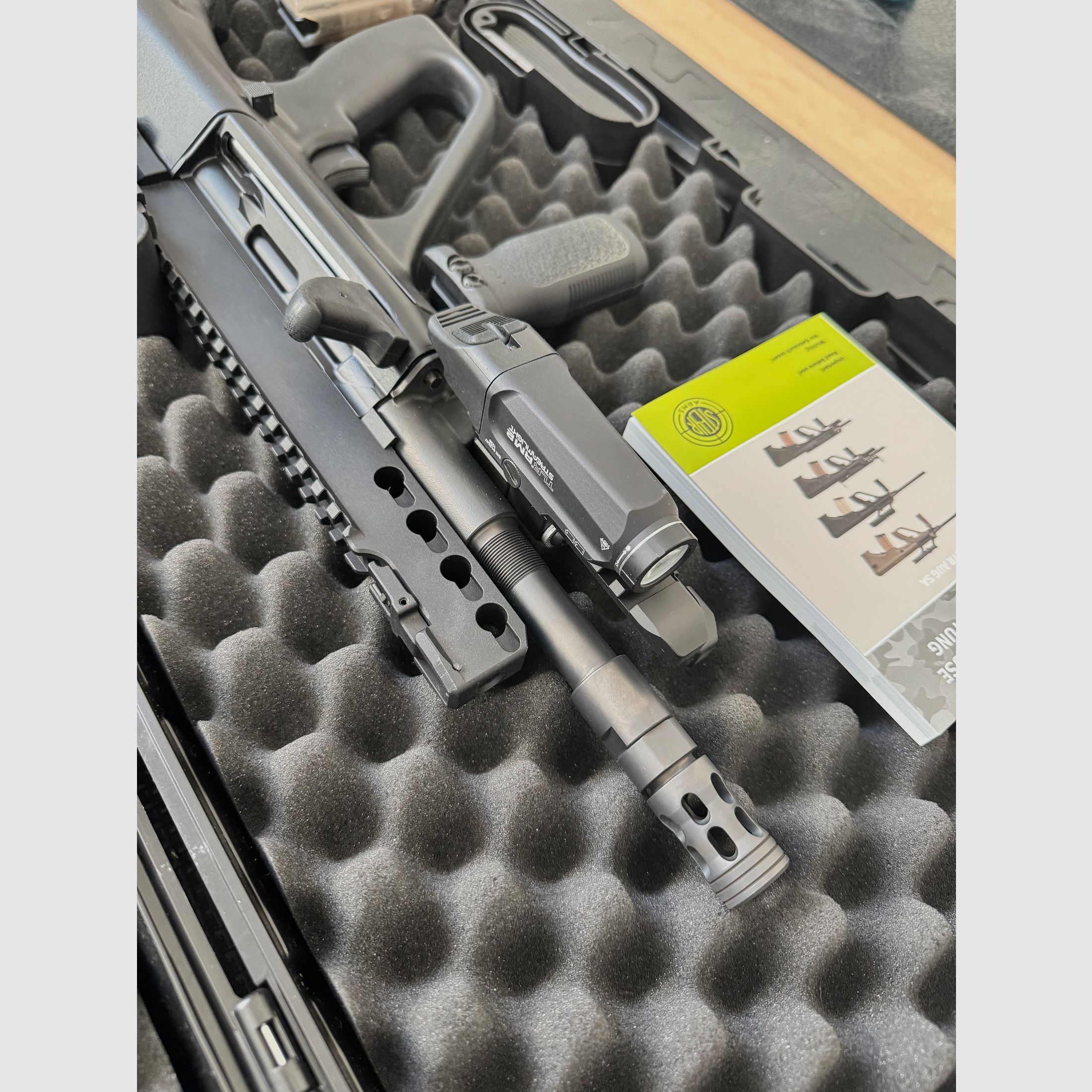 Steyr AUG-Z A3 S.W.A.T. inkl EOTECH XPS2-0 & Streamlight TLR RM2, zdjęcie 6 z 20