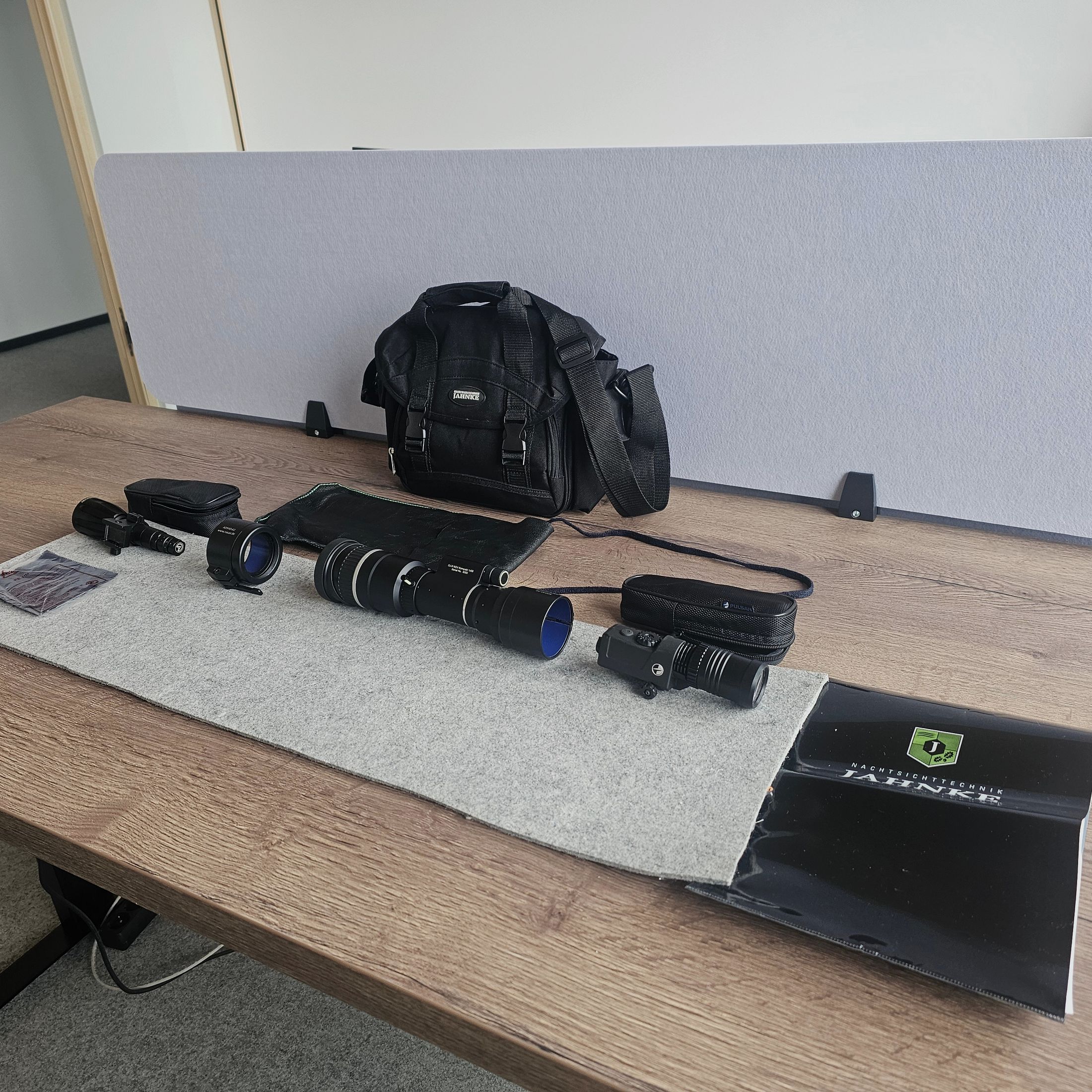 Jahnke DJ-8 NSV Kompakt1x56 mit Premium Photonis Onyx Bildröhre in der höchsten Leistungsklasse III. Weißes Bild der Premiumklasse. Erste Sortierung
