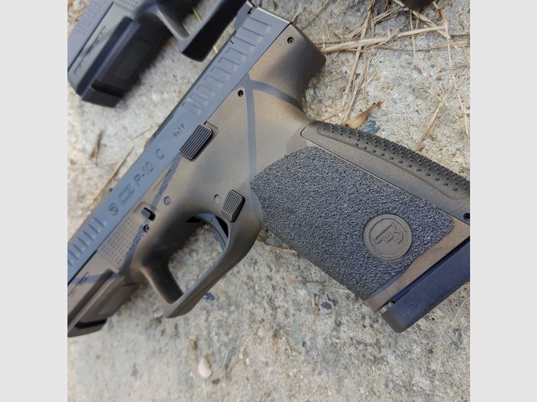 KMR Griptape / Ruban Grip pour CZ P-10, image 1 sur 2