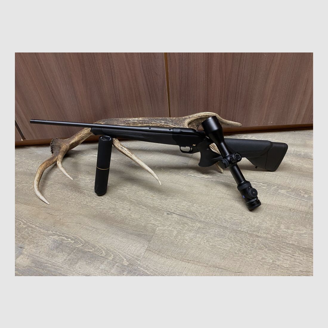 Blaser R8 Ultimate, with Zeiss Victory V8 2.8-20x56 M, with rail