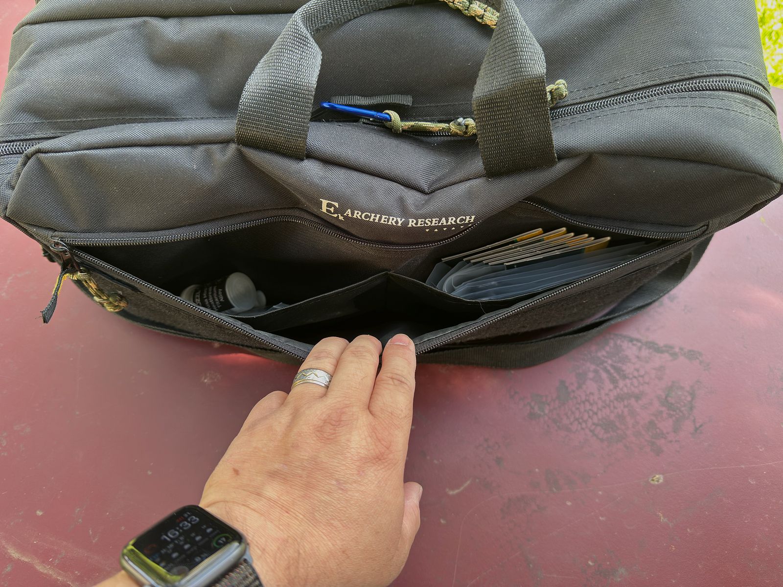 Ultrakomplettpaket EK Archery Vlad Repetierarmbrust mit 8 Schuß Magazin, Tasche, 30, 60 und 90 lbs Bogen, 6 Speadloader, Reddot, Ersatzsehenen, Pfeile usw.