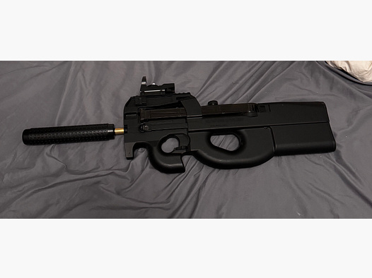 2xP90 mit 2 Magazinen und Ladegerät und vieles….
