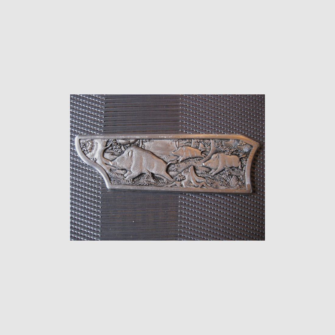 Exclusivangebot zur Blaser R93 - Aufwertung !! TOP Gravur-Seitenplatten aus einer Silberlegierung mit Wildmotiven  NICHT NUR für R93   ! Oder wie wäre es mit Pistolengriff-Käppchen für fast alle Waffentypen  ? Ansehen lohnt sich , garantiert !