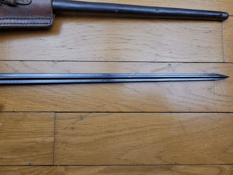 Zeldzaam en mooi Lebel S102(f) bajonet – quillon – herwerkt en geblauwd – Wehrmacht hergebruik – met schede – zeer goede staat, afbeelding 4 van 10