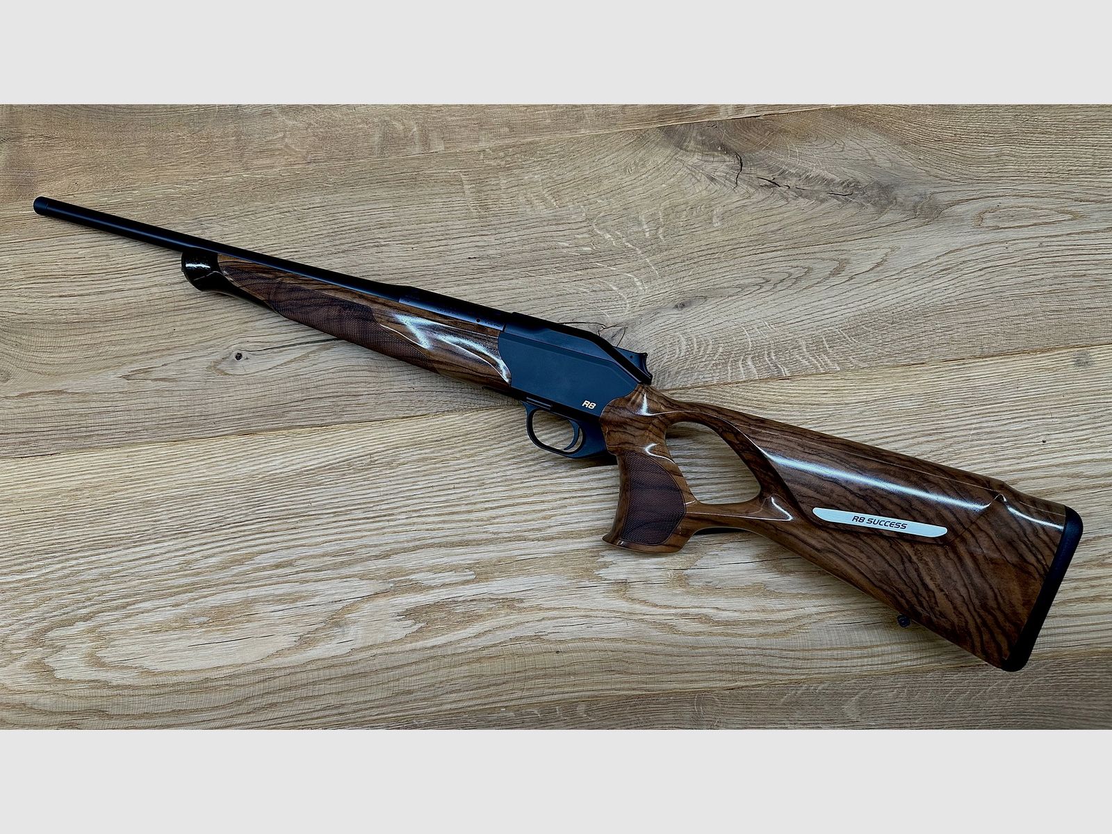 Blaser R8 Success / HK 4 / Lochschaft / gekürzter Lauf / M15x1 / Kaliber nach Wahl / AH Kammergriffkugel