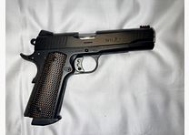 Remington 1911 R1 Enhanced .45 Auto – Pistola Cat. B, maletín + cargadores – Arma heredada Vorarlberg