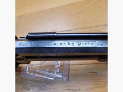 Baroque and impressive LeMat Cavalry revolver – Rare Pietta manufacture from 1988 – 9-shot cylinder in .44 caliber and one central for buckshot – The most extraordinary weapon of the Civil War – Original case – Beautiful bluing – Perfect mechanics and aesthetics – TBE++