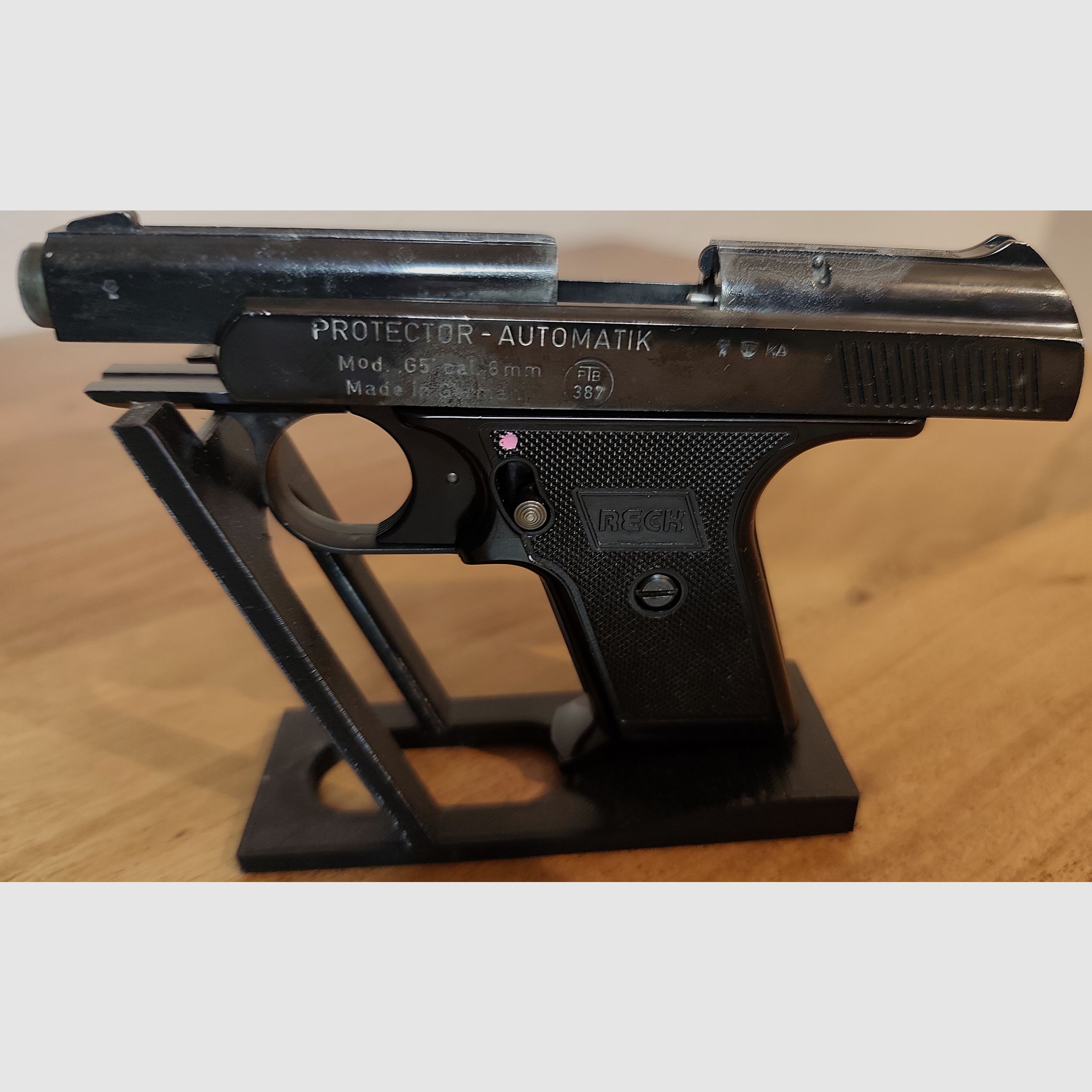 RECK Protector Automatik Mod.G5 PTB 387 Kaliber 8mm +10 Schoten CS Gas van Umarex