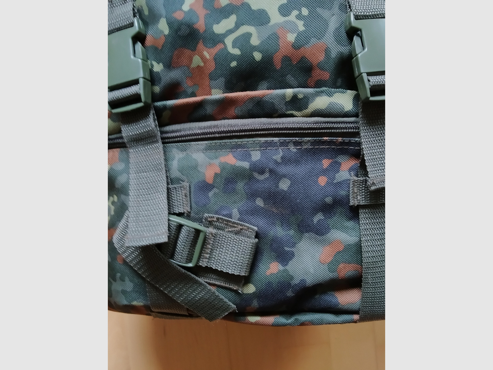 Imitat BW - Kampfrucksack, Volumen 65 l, Flecktarn