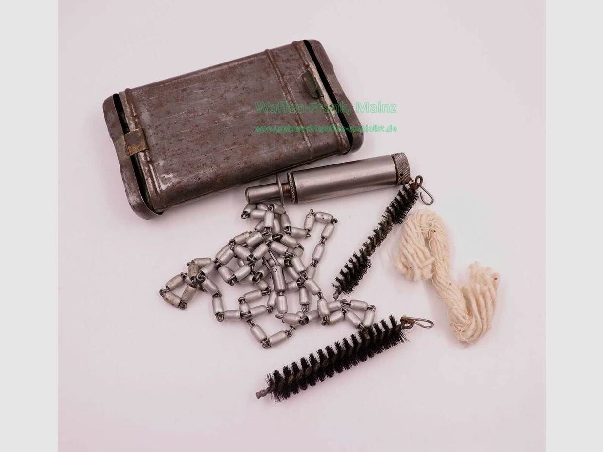 Diverse fabrikanten militaire schoonmaakmiddelen