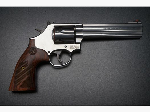 Smith & Wesson 686 Plus Deluxe