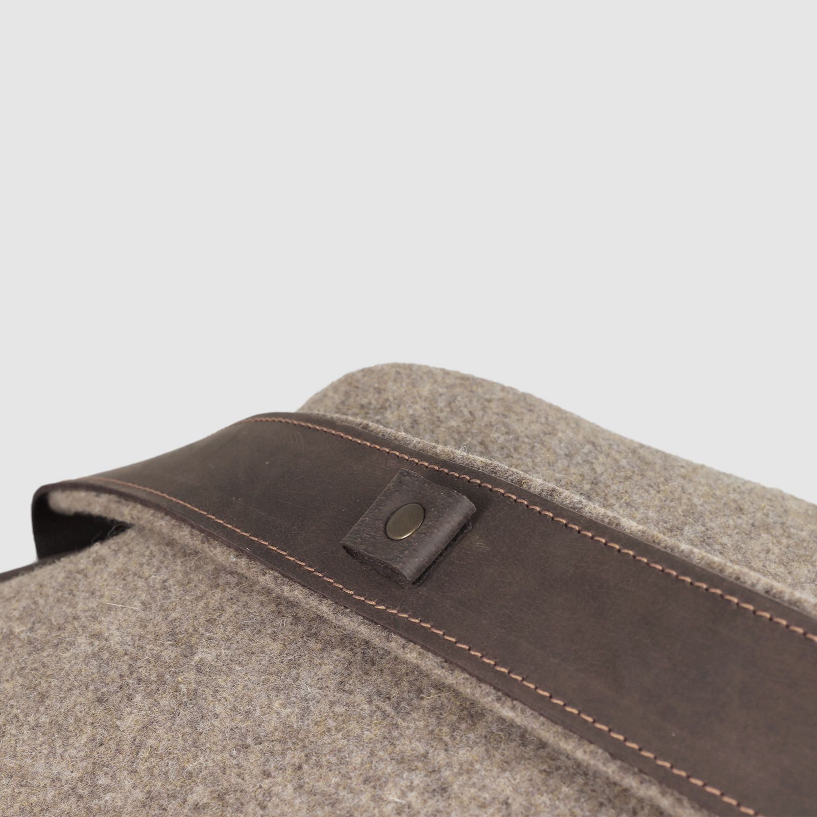 Mochila de fieltro de lana silenciosa