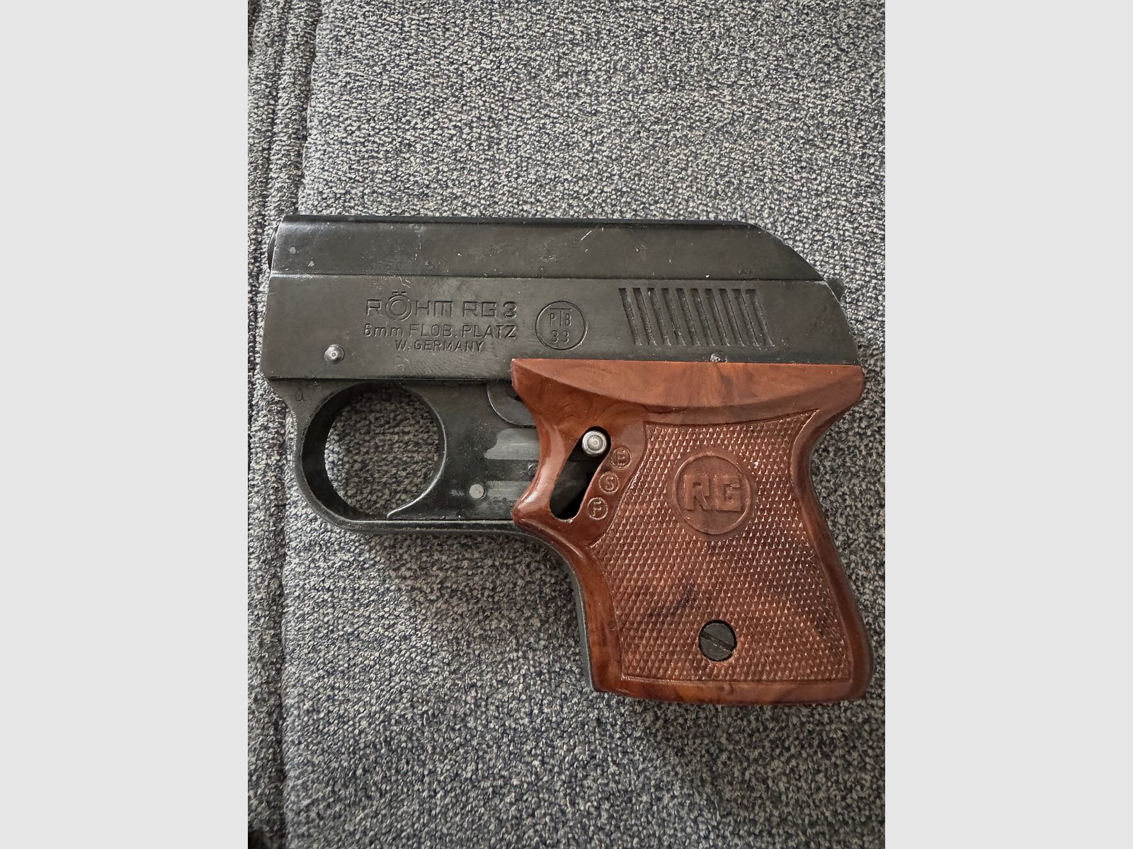 Pistola de fogueo Röhm RG 3 (6mm Flobert, PTB 33) – estado sólido con accesorios y munición
