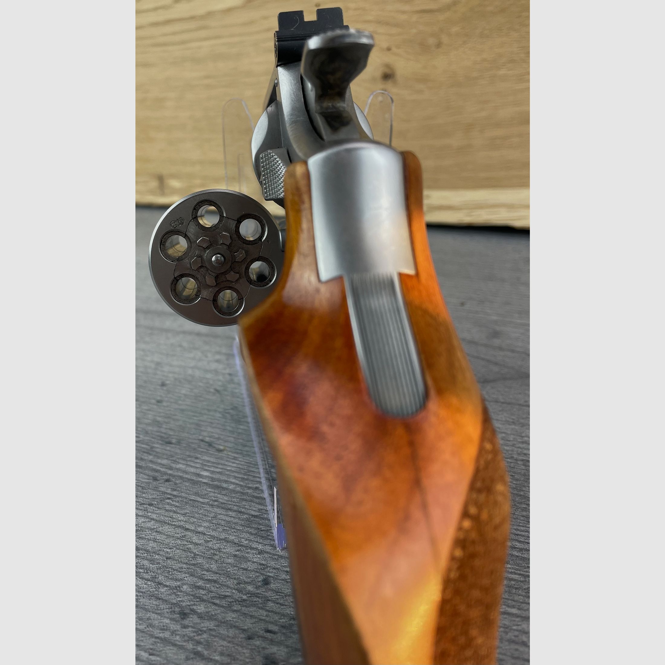 Smith & Wesson Mod. 617-1 Target Champion .22 l.r. impugnature in legno