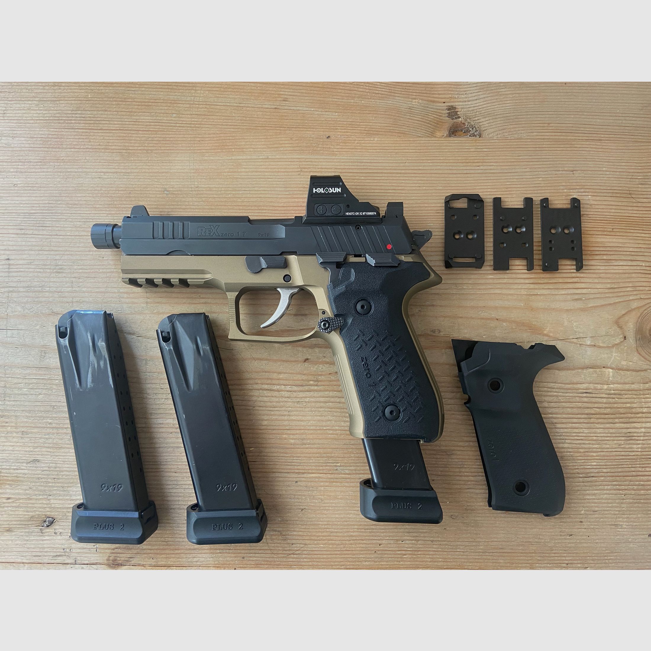 Arex Zero 1T FDE 9mm – Red Dot Ready, 3 Magazine + Holster (ohne Holosun)