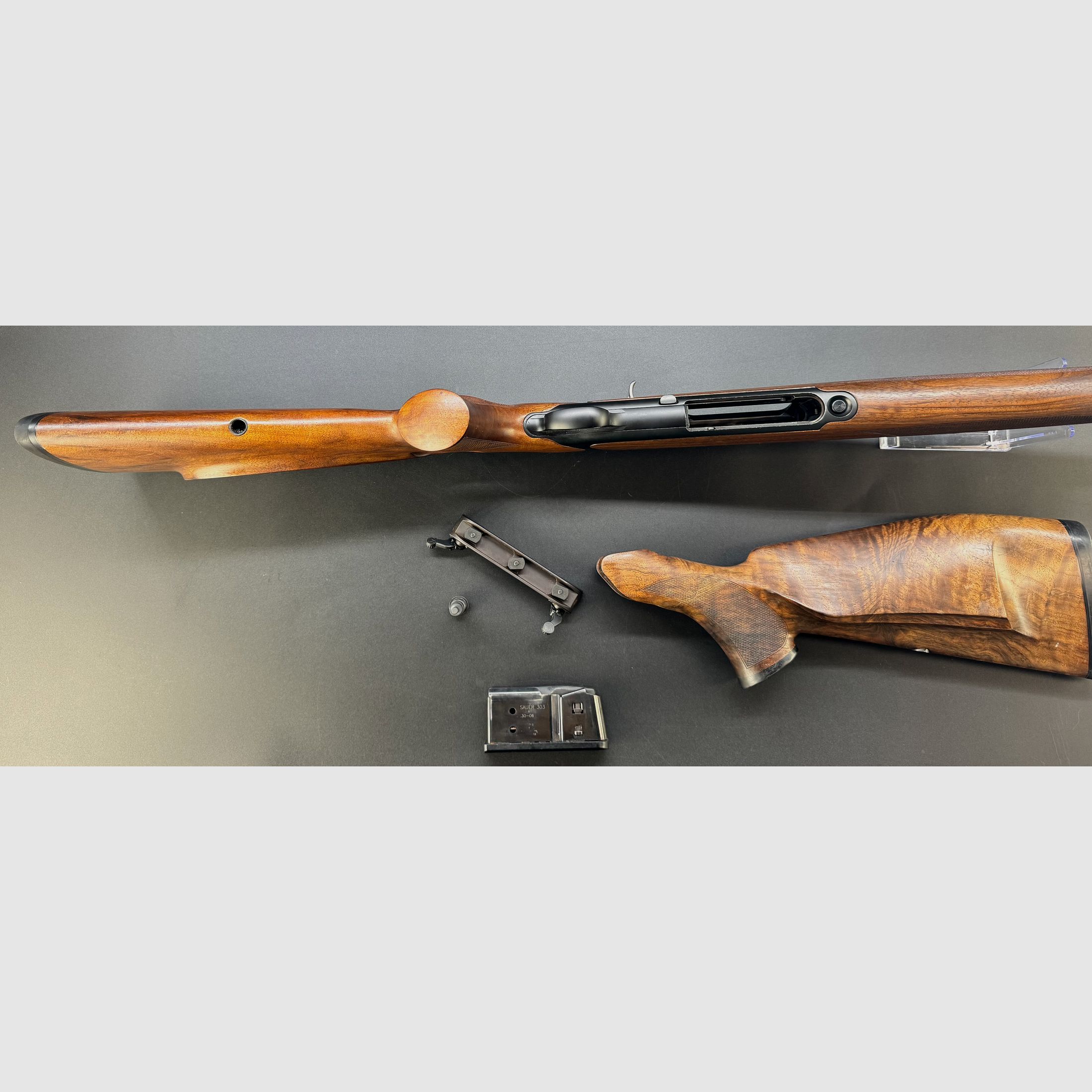 Sauer 303 - Semiautomatico; Cal.: .30-06Spring + regolazione gas variabile + montaggio Sauer per guida Zeiss