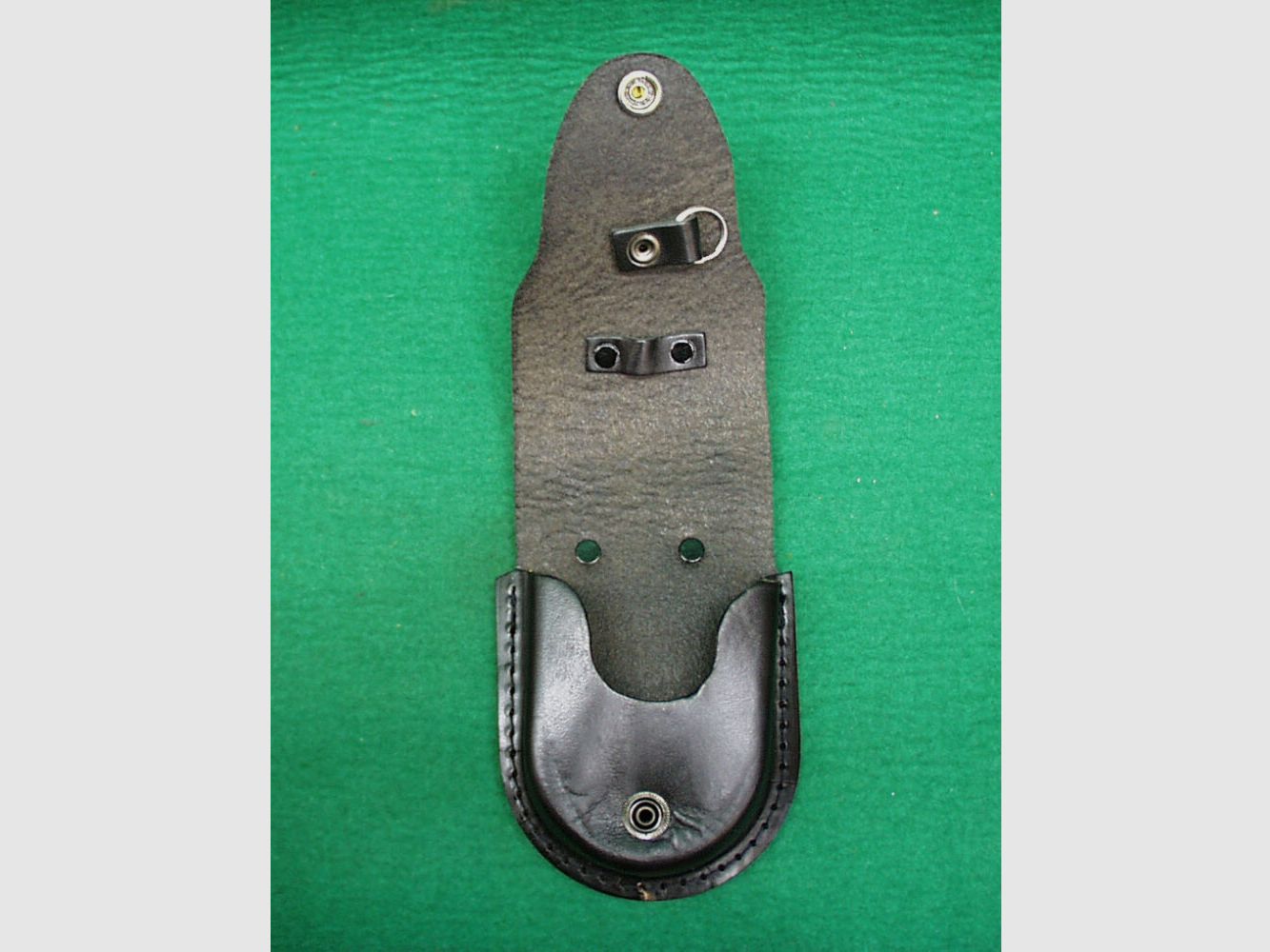 Unknown handcuff case, leather pouch