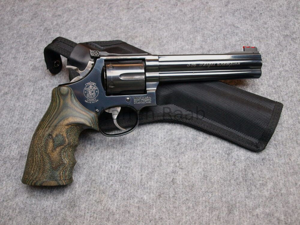Smith & Wesson 586 - 4 Target Champion