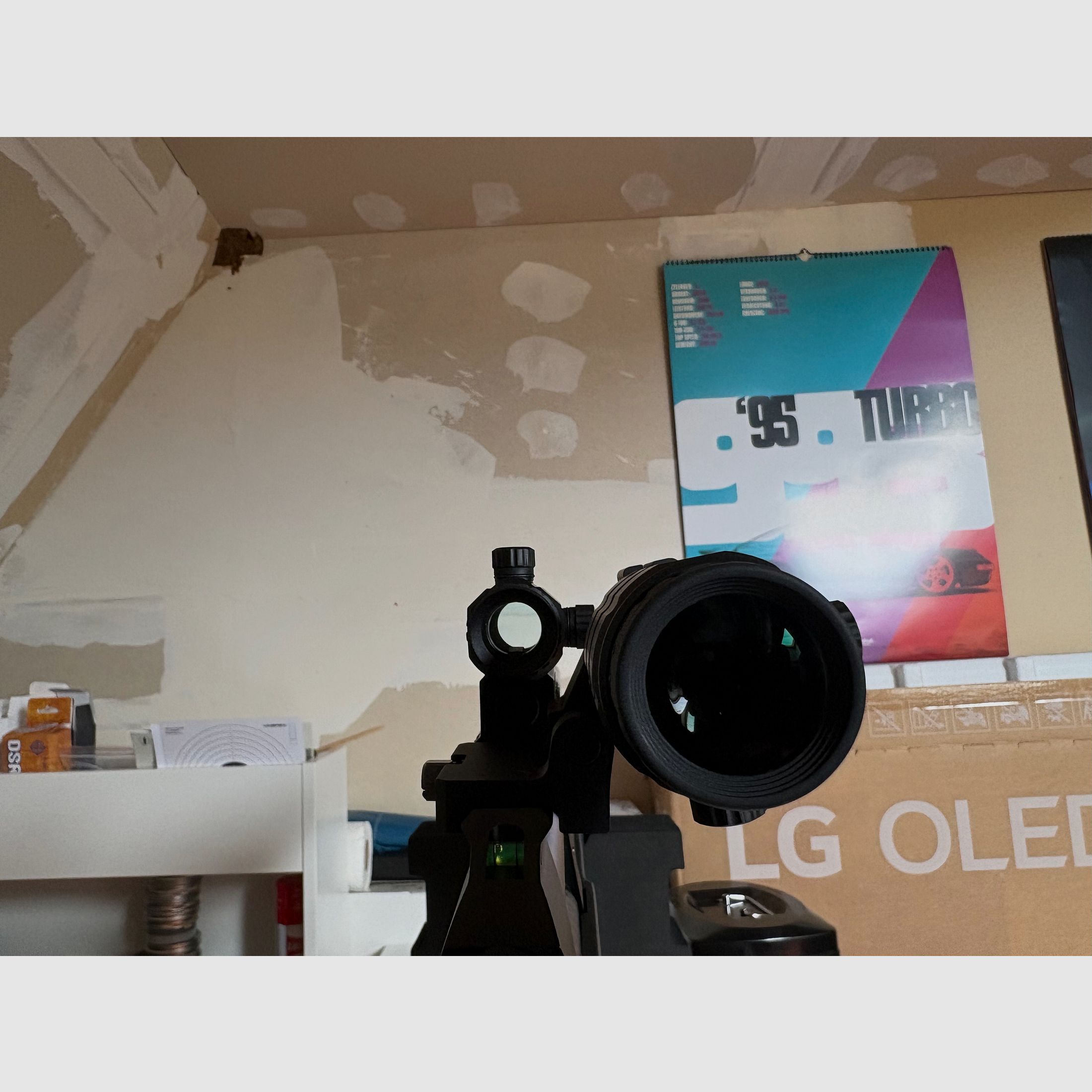 Huben K1 mit Schalldämpfer und Reddot-Magnifier