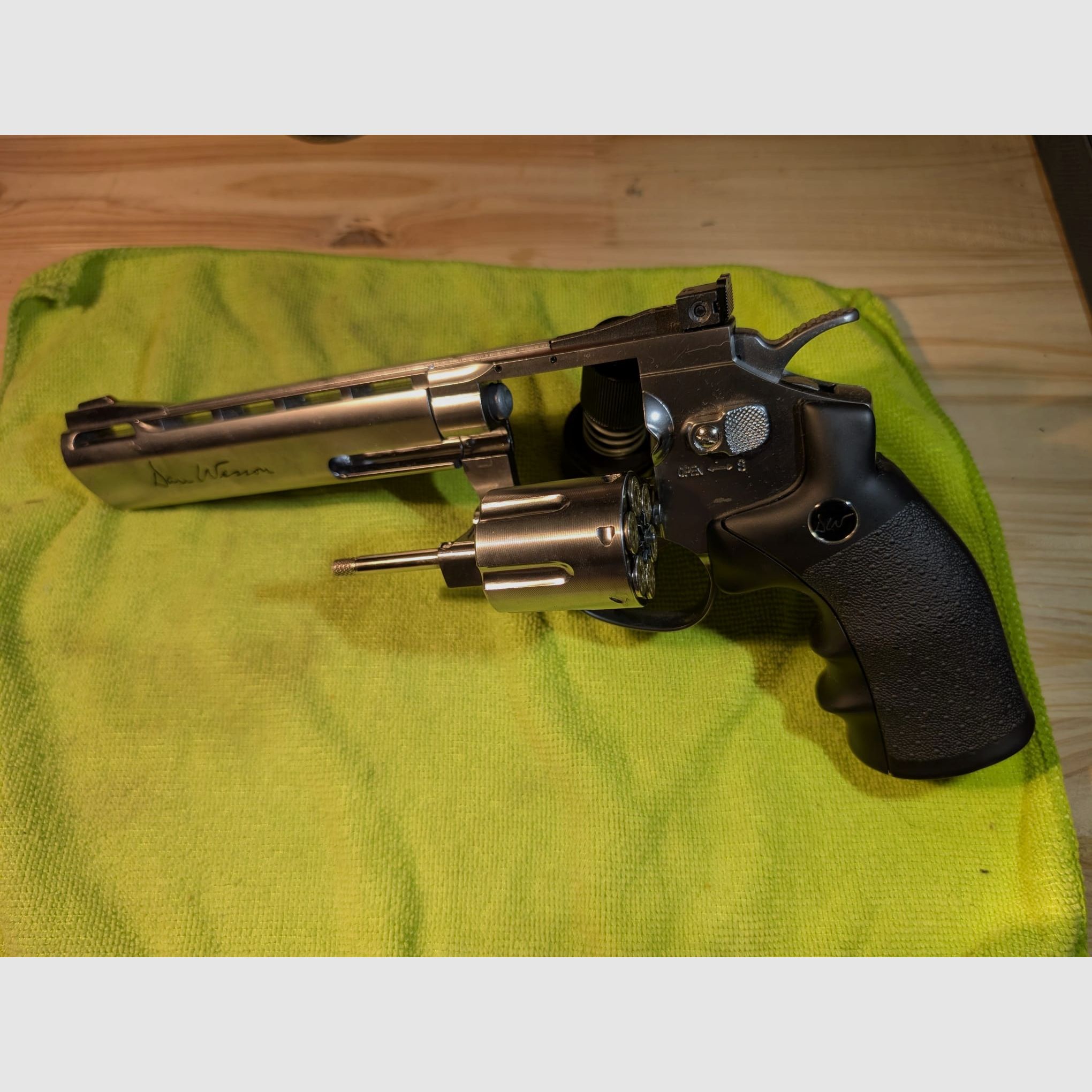 Revolver CO2 ASG Dan Wesson de 6 pulgadas 4,5 mm BB
