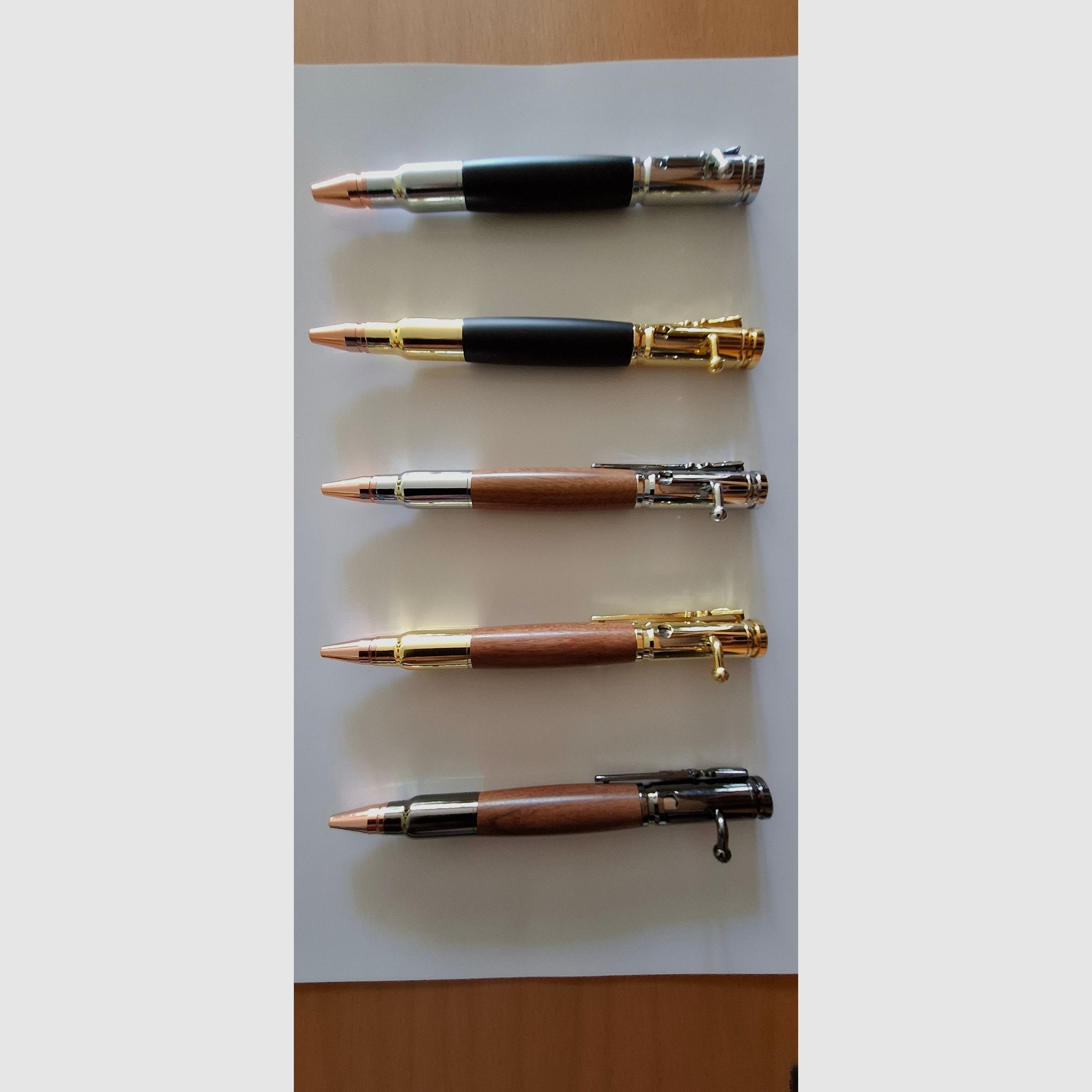 Vendo bolígrafos de caza en varias combinaciones.