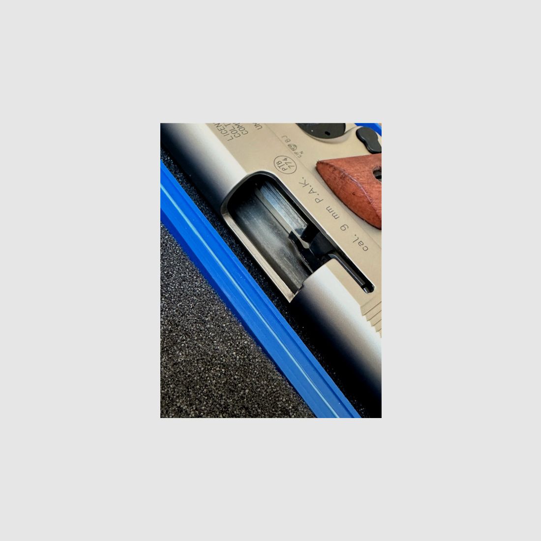 Colt Government 1911 A1 Schreckschuss Pistole 9mm P.A.K. Nickel (PTB 774) Holzgriffe