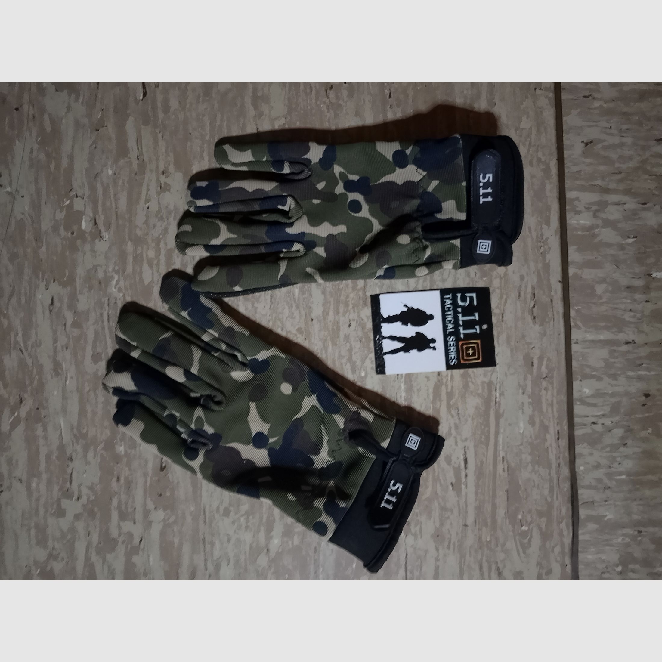 Ein Satz / Paar neue Tactical Series Handschuhe Glove 5,11 flecktarn neu Tarnmuster 