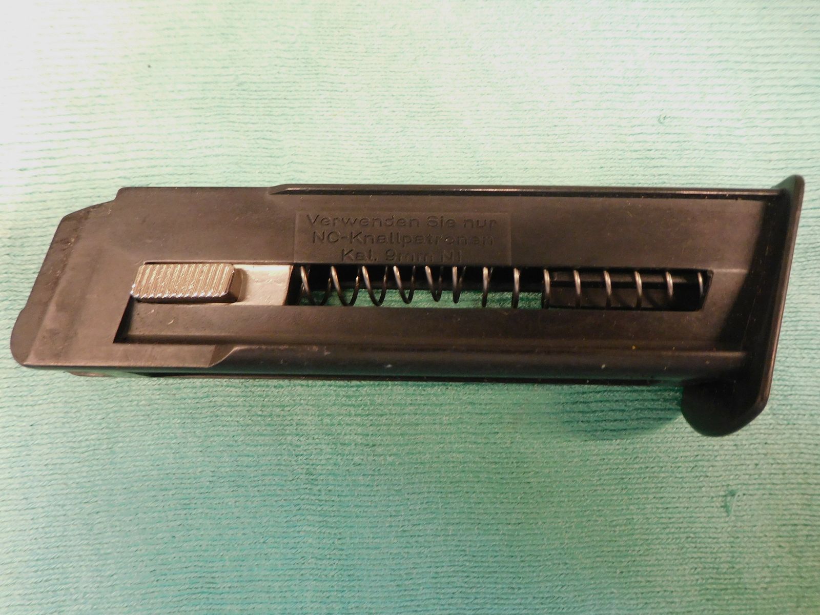 Weihrauch HW 94 Pistolet alarmowy Kal. 9 mm naboje z brzegiem z akcesoriami