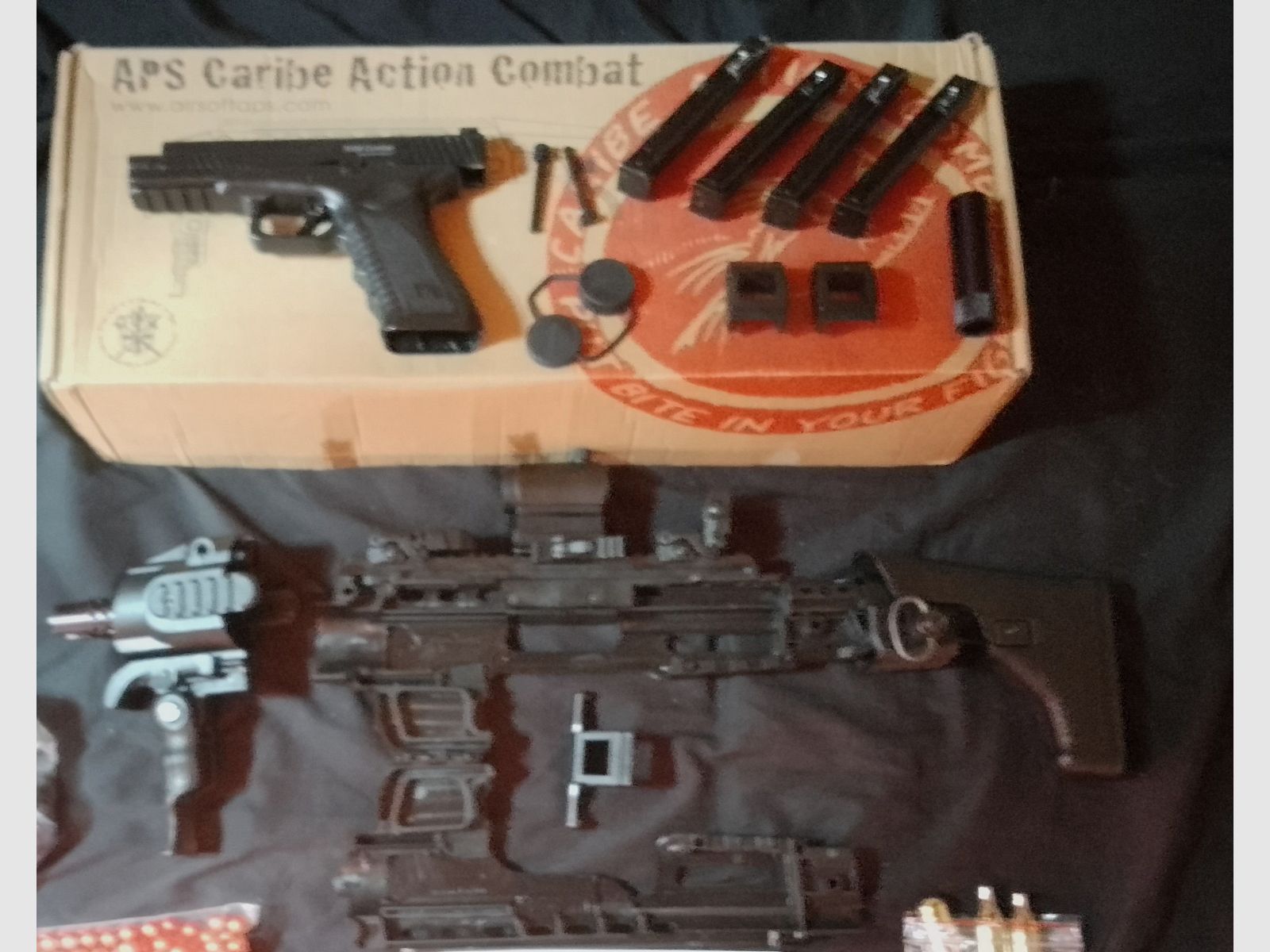 RAM Cal .43 Combat (Glock) + 4 Magazine + Aps Caribe Action Conversion Kit T1-Socom Visier und Zubehör Co2 Fastballs + Paintballs