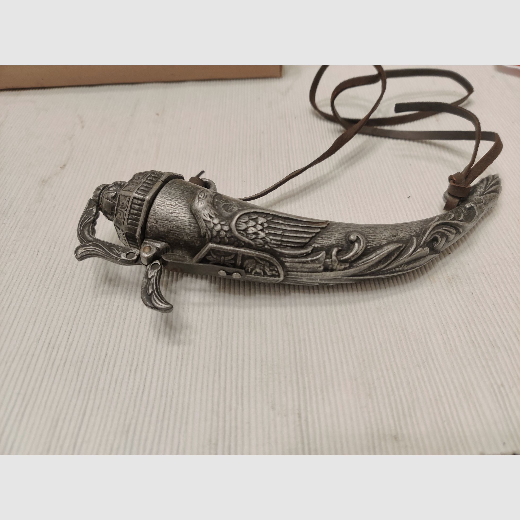 Deutsches Pulverhorn m. beweglichem Verschluss, 16. Jahrhundert