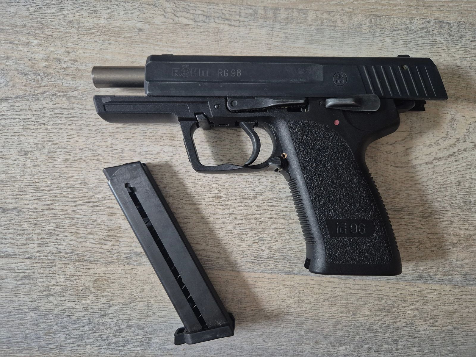 Röhm RG 96 pistolet alarmowy brüniert