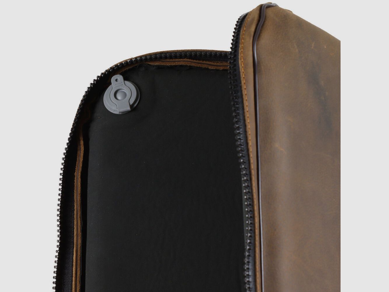 AKAH AKAH padded case 124cm buffalo leather self-inflating
